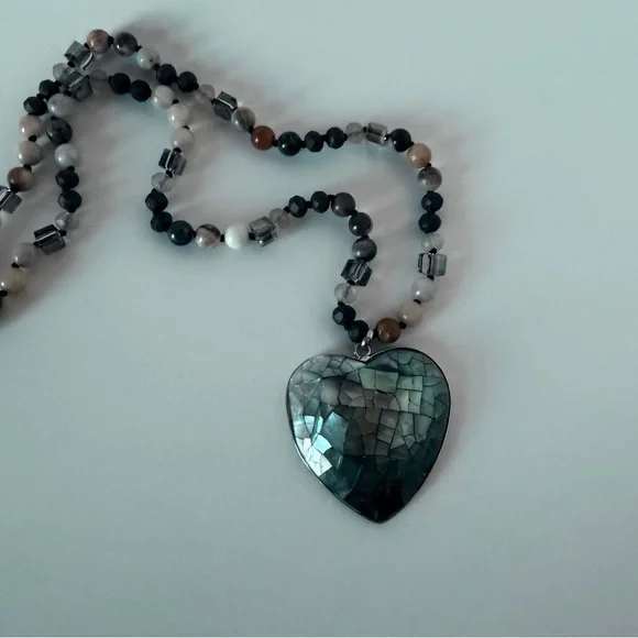 Abalone shell heart pendant beaded long necklace reversible - Picture 6 of 8